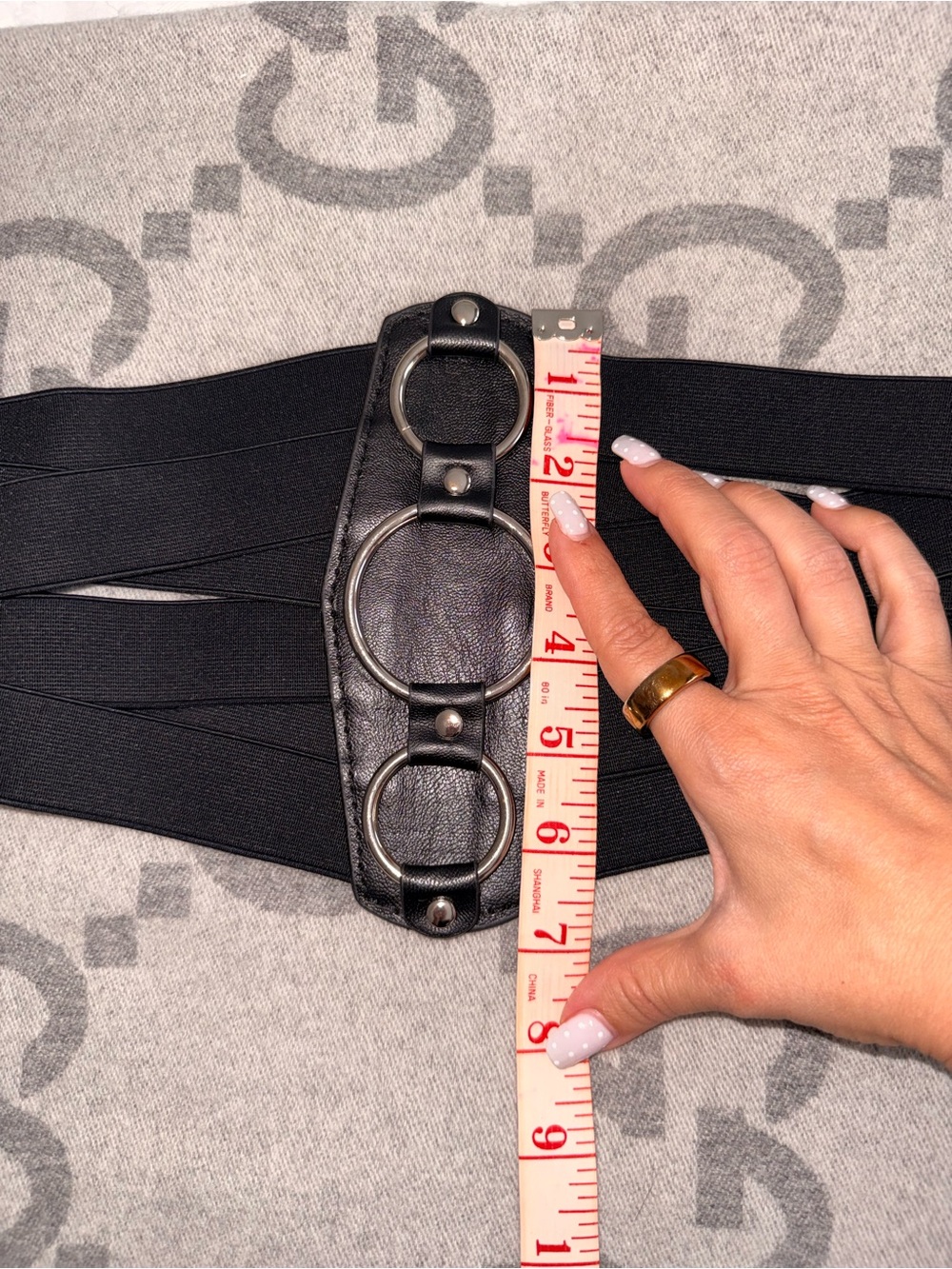 Black stretchy waist belt with metal rings - Picture 3 of 6